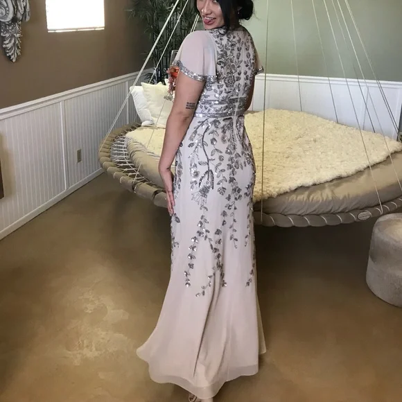 Aidan Mattox beaded v neck cap sleeve gown - Picture 5 of 5